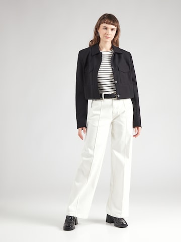 Top 'PCRUKA' di PIECES in bianco