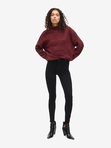 Noisy may Trui in Rood