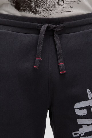 CAMP DAVID Regular Jogginghose mit Seitentapes und Logo Prints in Schwarz: Vorderseite