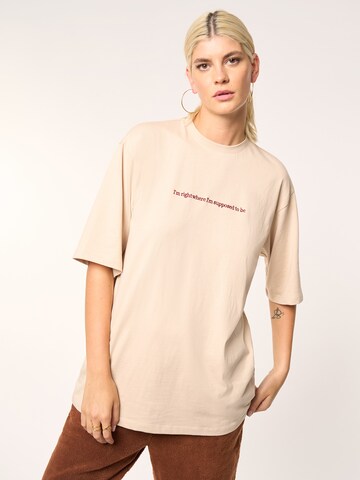 T-shirt 'Laila' ABOUT YOU x Laura Giurcanu en beige : devant