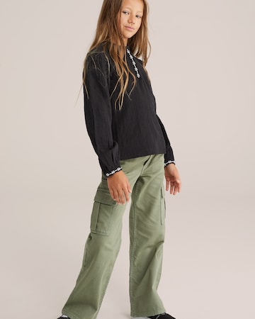 WE Fashion Loosefit Jeans in Grün: Vorderseite