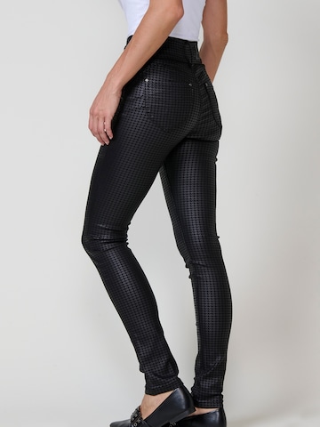 KOROSHI Skinny Fit Панталон в черно