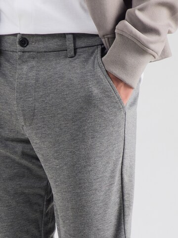 Coupe slim Pantalon chino 'JPRCCMARCO JJADRIAN' JACK & JONES en gris