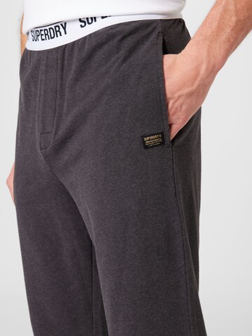 Superdry Regular Hose in Grau