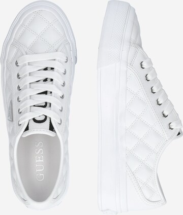 Sneaker low 'Jelexa  2' de la GUESS pe alb