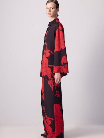 Touché Privé Leisure suit 'Flower Patterned Shirt Trousers Set' in Black