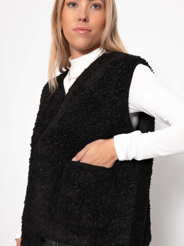 SASSYCLASSY Vest in Black