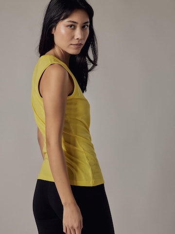 Maglietta 'Canotta Spalla Larga' di OWN Off With Nature in giallo
