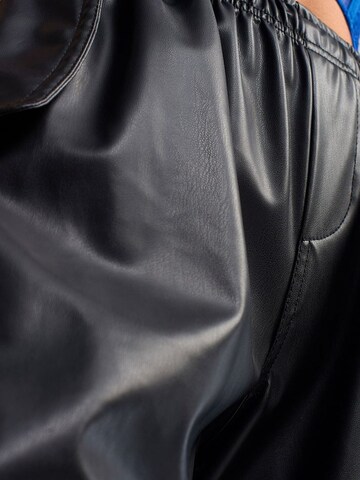 Loosefit Pantaloni di Dilvin in nero
