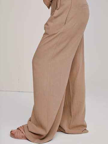 A LOT LESS Wide leg Pleat-front trousers 'Elisa' in Brown