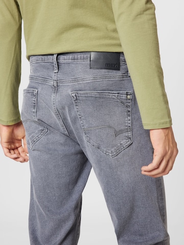 Mavi Loosefit Jeans 'Marcus' in Grijs