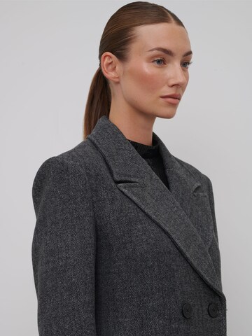 RÆRE by Lorena Rae Between-seasons coat 'Kaley' in Grey