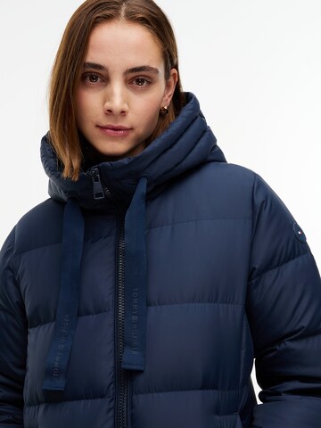 Palton de iarnă de la TOMMY HILFIGER pe albastru