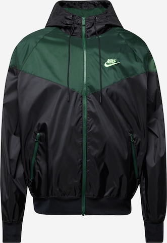 Nike SportswearPrijelazna jakna 'Heritage Essentials' - crna boja: prednji dio