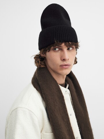 Pull&Bear Kape | črna barva: sprednja stran