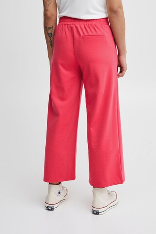 Wide leg Pantaloni con pieghe 'KATE' di ICHI in rosso