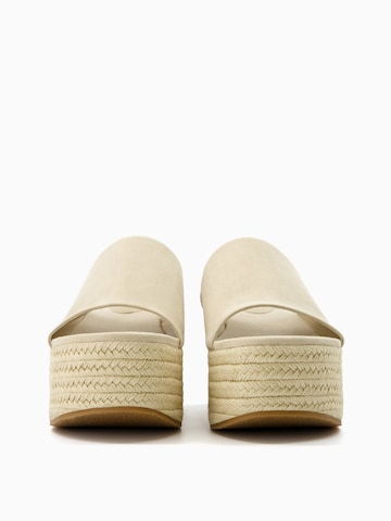 Bershka Mules in Beige