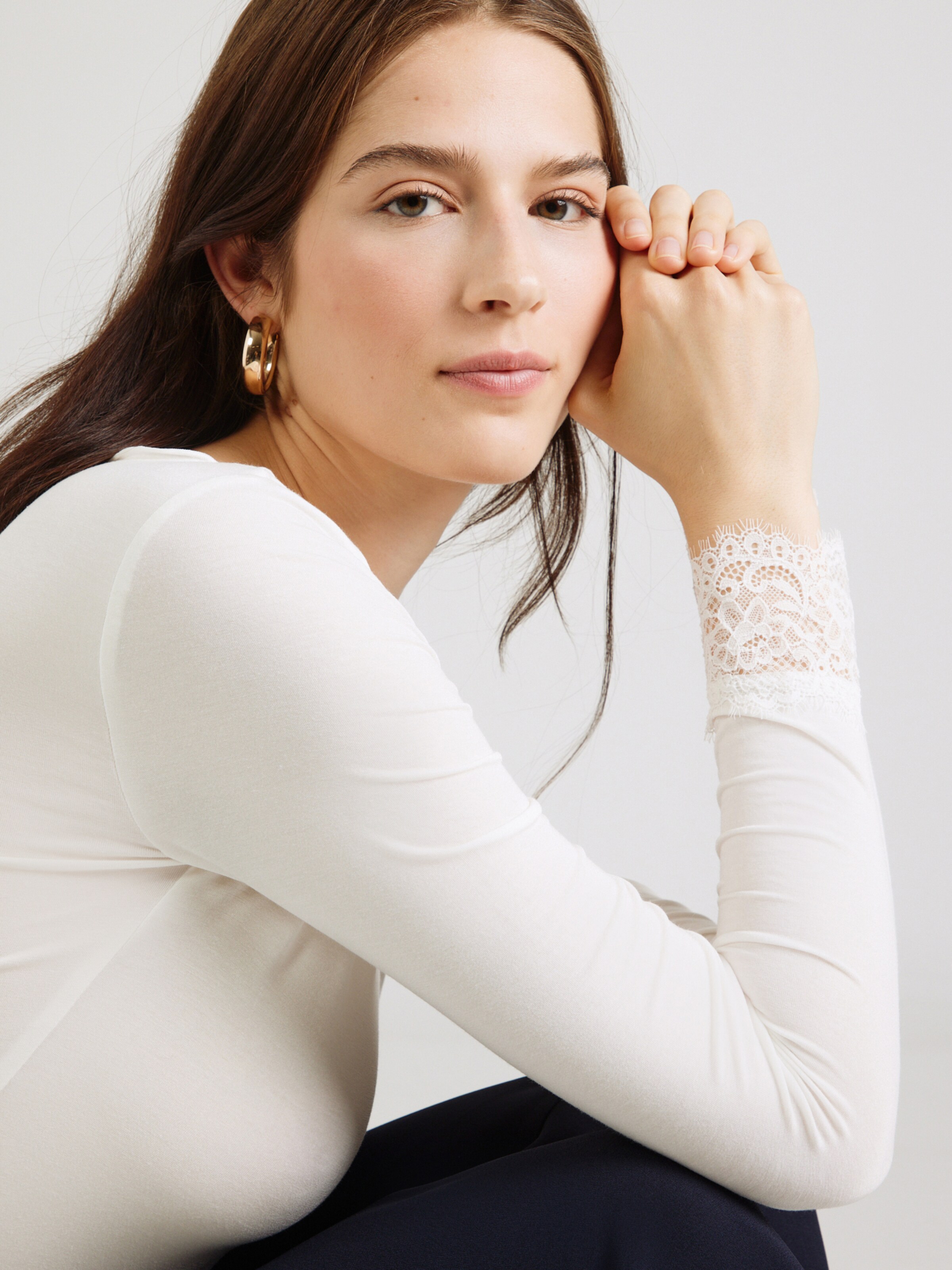 Haut Femme VERO MODA Vmrusk Lace - Col En V, Manches Courtes, En Viscose Ecovero Durable, T-Shirt Décontracté - 2