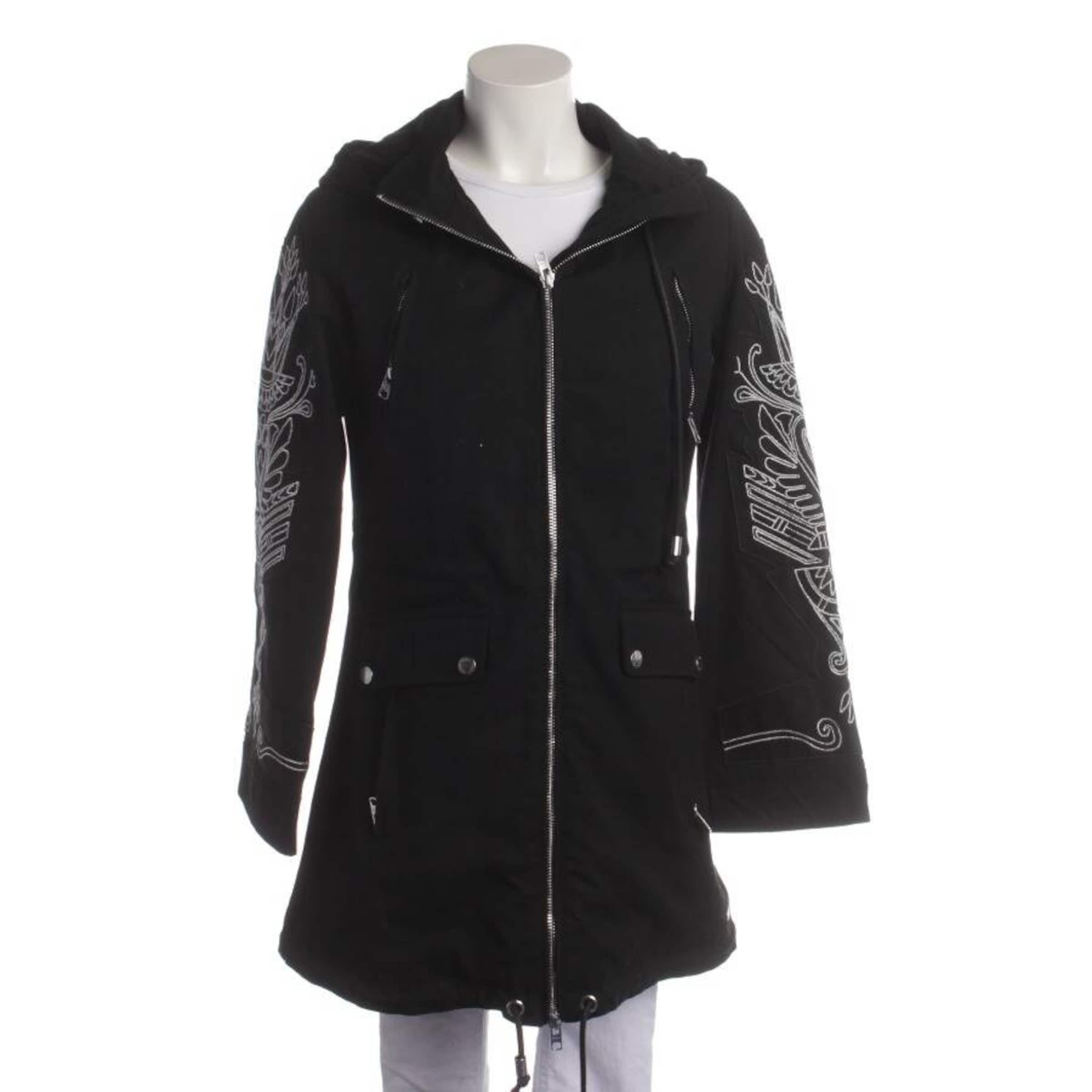 tigha Jacket & Coat in S in Black: front