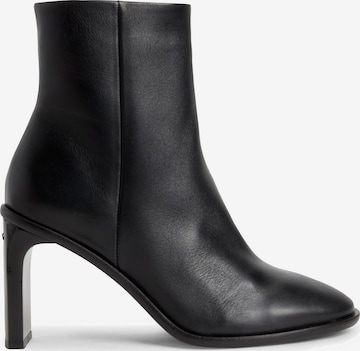 Calvin Klein حذاء بكاحل بلون أسود
