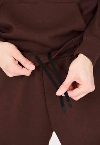 Virtus Tapered Sweatpants 'Taro' in Rot