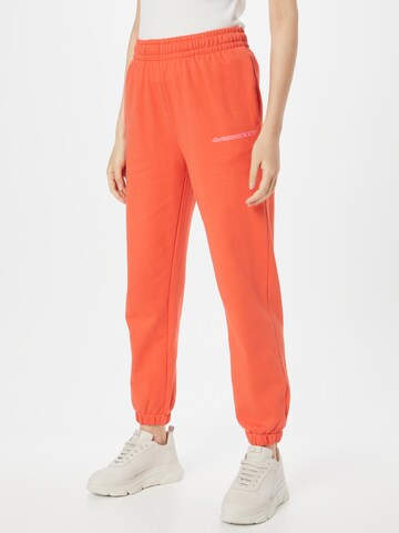 LACOSTE Tapered Broek in Oranje: voorkant