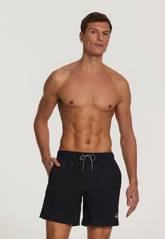 Shiwi Zwemshorts 'easy mike solid 4-way stretch' in Zwart: voorkant
