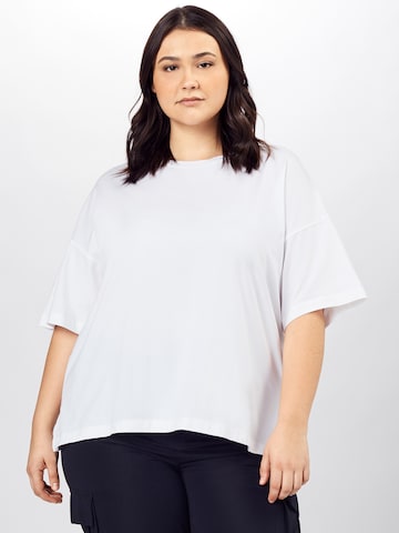 NU-IN Plus Shirt in White: front