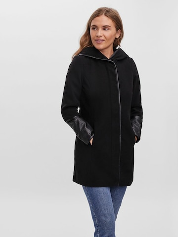 VERO MODA Ανοιξιάτικο και φθινοπωρινό παλτό σε μαύρο: μπροστά