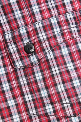 C&A Button Up Shirt in M in Red