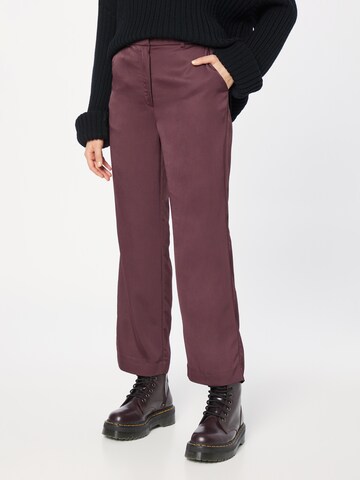 A LOT LESS - Loosefit Pantalón de pinzas 'Maggie' en marrón