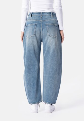 Barrel Jean 'Yoana' Elias Rumelis en bleu