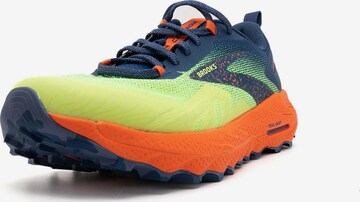 Chaussure de course 'Cascadia 17' BROOKS en mélange de couleurs : devant