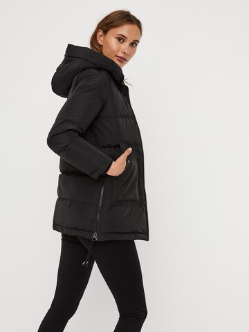 Vero Moda Petite Talvemantel 'OSLO', värv must