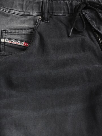 DIESEL Tapered Jeans '2030 D-KROOLEY' in Grijs