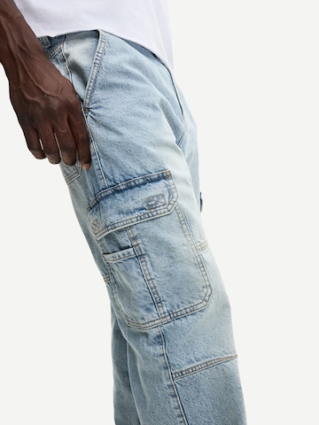 Bershka Baggy Cargo jeans in Blue
