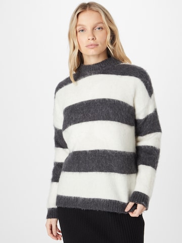 ESPRIT Sweater in Black: front