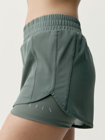 Born Living Yoga Slimfit Sportbroek 'Padma 2.0' in Groen