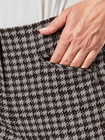 Goldner Slim fit Pants in Brown