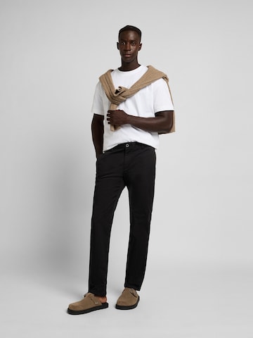 WOTEGA Regular Chino Pants in Black: front