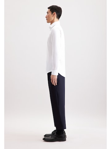 Coupe slim Chemise business 'SMART ESSENTIALS' SEIDENSTICKER en blanc