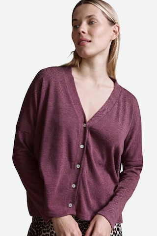 Cotton Candy Gebreid vest in Rood: voorkant