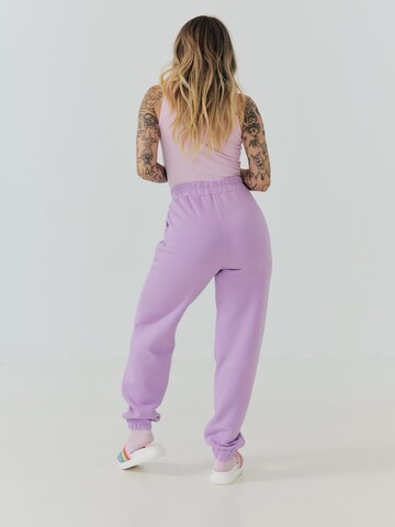 ABOUT YOU x Sharlota Tapered Hose 'Nala' in Lila