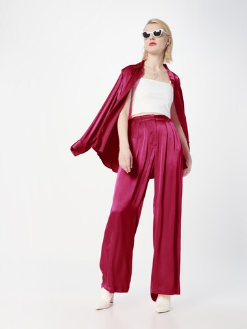 Bardot - Perna larga Calças com pregas 'LENA' em rosa