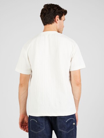 Tricou de la TOPMAN pe alb