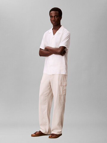 Calvin Klein Jeans Loosefit Cargohose in Weiß