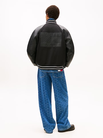 Tommy Jeans Prehodna jakna | črna barva: sprednja stran