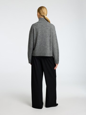 SELECTED FEMME Pullover i grå