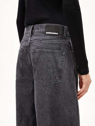 Loosefit Jean ARMEDANGELS en noir