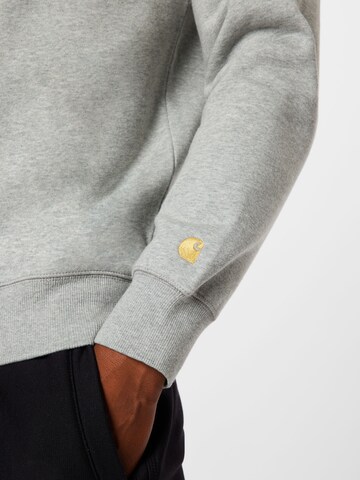 Carhartt WIP Sweatshirt 'Chase' in Grey